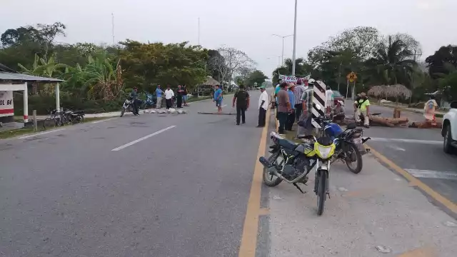 En el sitio se encuentran elementos de la Policía Quintana Roo y de la Guardia Nacional de Carreteras