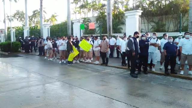 Los trabajadores hoteleros exigen la salida de la empresa LIPU como encargada del transporte de personal del Princess Playa del Carmen