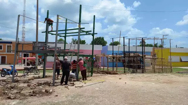 Desde días anteriores se puso a secar la madera que se usará en el coso taurino de Homún