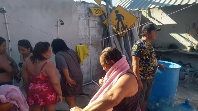 Turistas nacionales e internacionales no pudieron utilizar los baños para enjuagarse