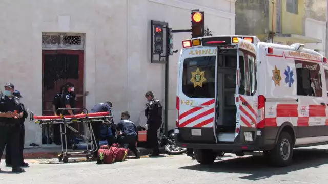 Dos lesionados en choque a motocicleta
