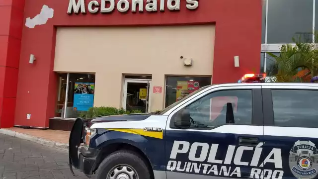 Cuando los elementos de la policía llegaron el hombre ya no se encontraba en el restaurante  Foto: Jazmín Rodríguez