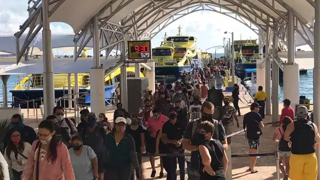 Desde la mañana de hoy se pudo observar el aumento de personas deseosas por cruzar a Isla Mujeres