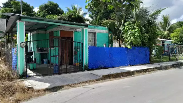 Una mujer fue amenazada con un arma de fuego y despojada de su motocicleta por dos hombres encapuchados en la colonia Ricardo Flores Magón