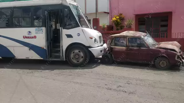 Tras el impacto dos jóvenes mujeres resultaron con golpes leves