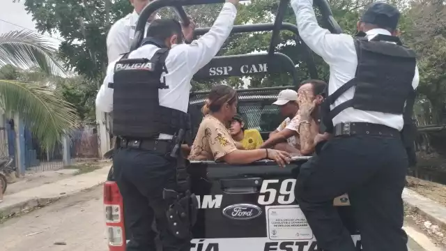 Los detenidos se encontraban tomando bebidas alcohólicas en la vía pública