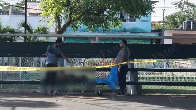 El cuerpo de 'El Trailero' fue llevado al Servicio Médico Forense en Cozumel mientras se localiza a sus familiares