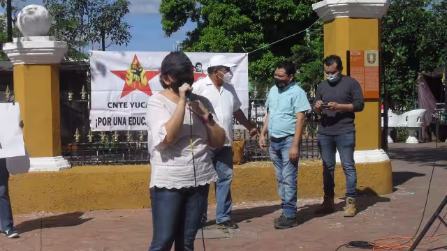 Trabajadores se congregaron frente al Palacio Municipal