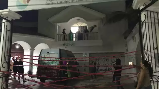 En el caso de la sede de Cancún al menos 30 mujeres tomaron la sede Foto: Mario Hernández