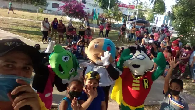 En el puerto han existido un sinfín de personajes y emprendedores dedicados a hacer reír a los niños