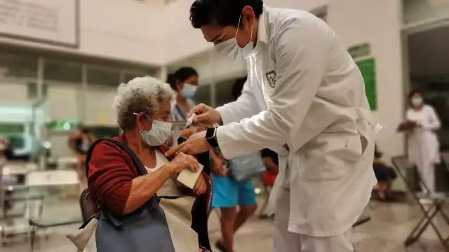 De mil 962 fallecidos por COVID, 863 padecían hipertensión, por lo que exhortan a la población a vacunarse