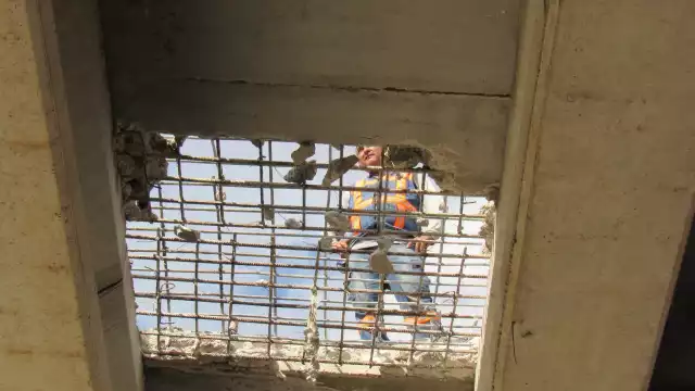 Trabajadores se encuentran reparando el puente del Periférico de Mérida
