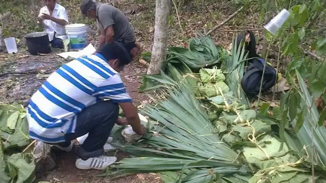 El ritual se llevó a cabo en la comunidad La Presumida, ofrendando comida y bebidas, para después repartirlas entre los asistentes