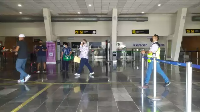 United Airlines, es la única aerolínea que ofrecía vuelos internacionales entre Carmen y Estados Unidos, pero suspendió sus operaciones