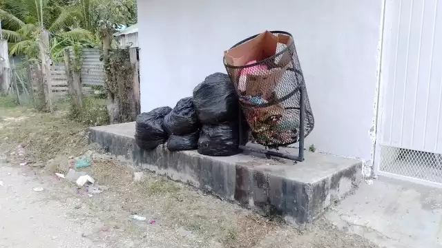 Las bolsas de basura se acumulan en Escárcega por la falta de servicio de basura