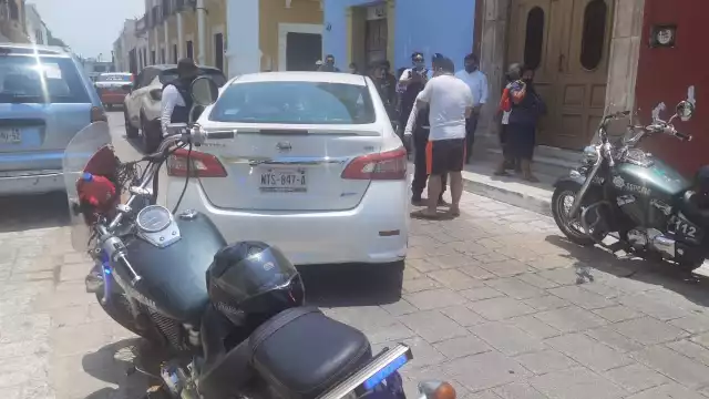 Los daños materiales fueron valuados en cerca de los 100 mil pesos de manera en general, ya que el Sentra acabo con el frente del lado derecho destrozado