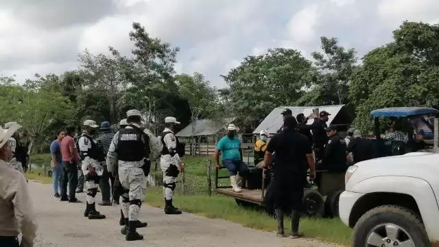 Fuerzas de seguridad acudieron a la detención de los presuntos implicados