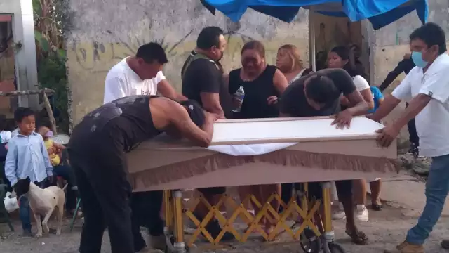 Con profundo dolor, familiares y amigos despiden en su tierra natal al hombre que murió en un predio abandonado en la ciudad de Mérida, Yucatán.