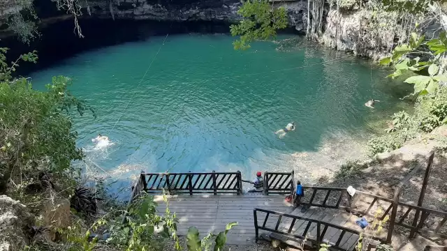 Uno de los atractivos Parador turístico de Kikil es el cenote abierto, que tiene una profundidad de 55 metros