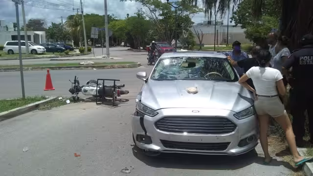 El conductor del auto se quedó en el lugar de los hechos para el deslinde de responsabilidades