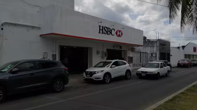 Al sitio acudieron elementos policiales, los cuales acordonaron el área y comenzaron a realizar las pruebas periciales