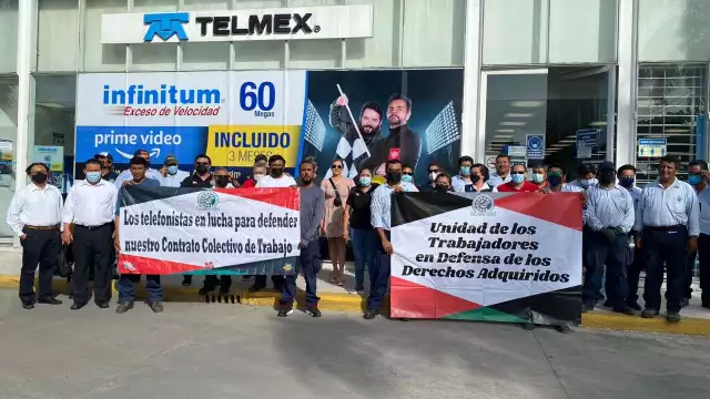 Trabajadores de una telefonía de Ciudad del Carmen se manifestaron este miércoles