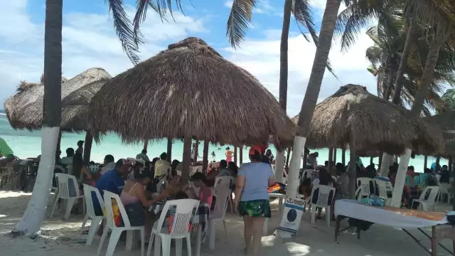 Las playas de Mahahual registran una afluencia de 5 mil turistas pese al COVID-19