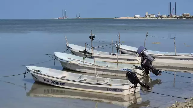 Un grupo de pescadores de Seybaplaya fue asaltado con armas largas en altamar