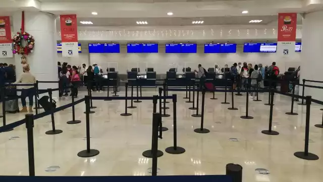 La fila de registro de viajeros lució vacía