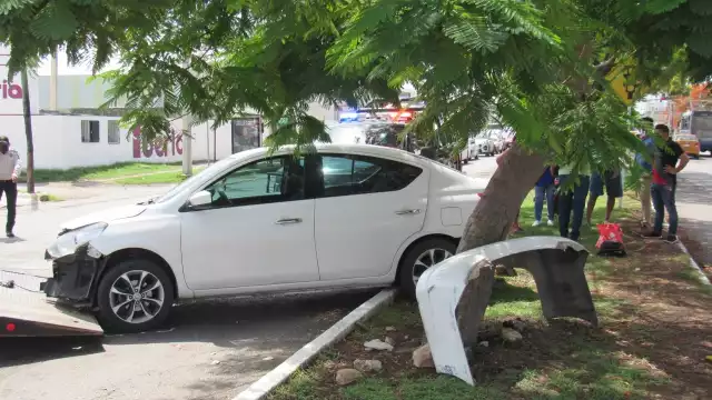 El vehículo más afectado fue el del conductor responsable del accidente
