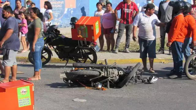 La motociclista tuvo que ser trasladad hasta el hospital