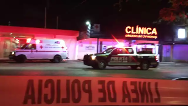 Los lesionados son atendidos en la Cruz Roja.