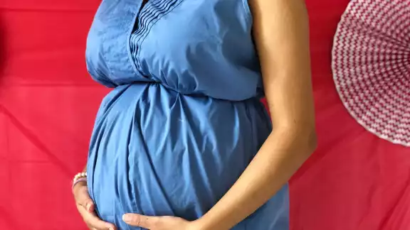 De las mujeres que reciben orientación, el 10% son menores de edad, de entre 11 y 17 años, las cuales, en algunos casos, han sido abusadas en el núcleo familiar De las mujeres que reciben orientación, el 10% son menores de edad, de entre 11 y 17 años, las cuales, en algunos casos, han sido abusadas en el núcleo familiar
