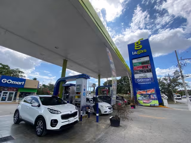 El precio del litro de combustible varía según la gasolinera