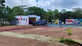 Policía Municipal realiza recorridos de vigilancia en el parque de la Región 94 en Cancún 