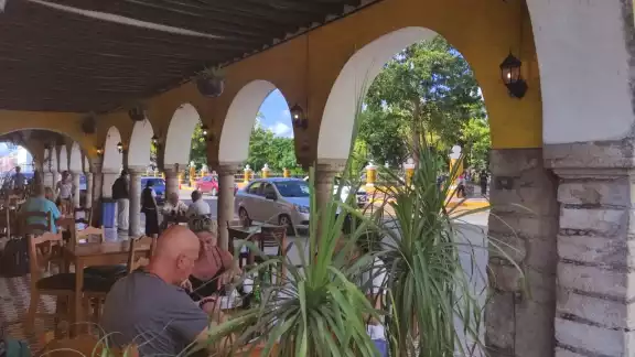 Residentes evidencian el avance en materia de turismo, no obstante, a expensas de las comisarías cuyo sector es el más vulnerable Residentes evidencian el avance en materia de turismo, no obstante, a expensas de las comisarías cuyo sector es el más vulnerable