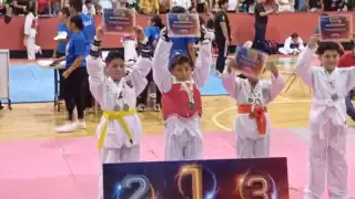 Cinco atletas regresan de la capital del Estado con 3 medallas de oro y 2 de plata