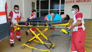La mujer fue trasladada al hospital San Carlos por lesiones internas y ruptura del vaso