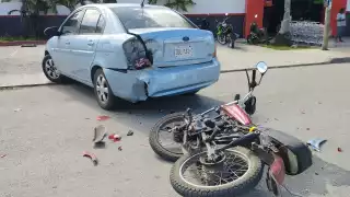 Conductora deja herido a un motociclista tras atropellarlo en Tizimín