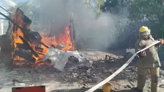 El fuego fue controlado por los bomberos y no reportaron lesionados