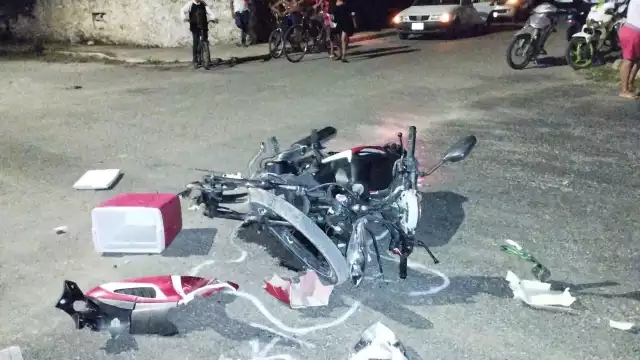 El motociclista fue llevado al hospital por una fractura en el fémur