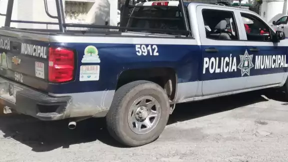 Los hombres armados huyeron a bordo de un taxi en Cancún sin ser detenidos Los hombres armados huyeron a bordo de un taxi en Cancún sin ser detenidos