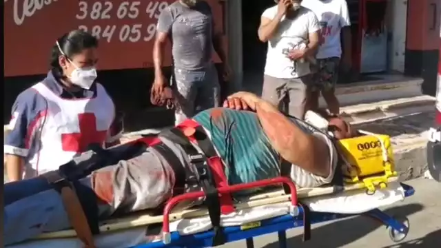 El hombre fue atendido de emergencia por paramédicos