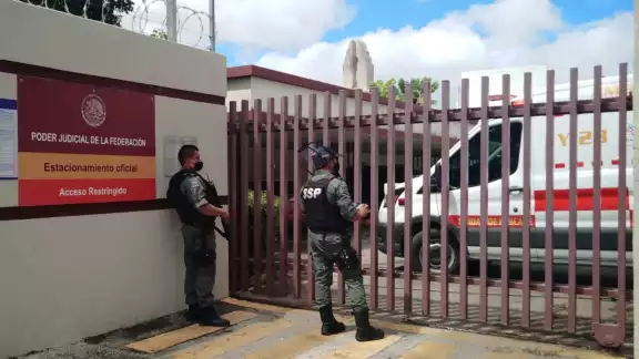 Hasta el momento se desconoce el motivo por el cual fue trasladada al hospital. Foto: Fernando Poo Hurtado Hasta el momento se desconoce el motivo por el cual fue trasladada al hospital. Foto: Fernando Poo Hurtado