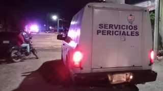 Al lugar acudieron Servicios Periciales, para hacer el levantamiento del cuerpo. Foto: Por Esto!