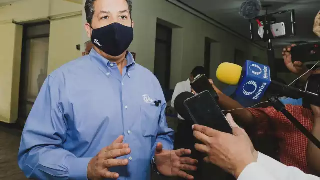 Cabeza de Vaca es acusado de lavado de dinero y delincuencia organizada