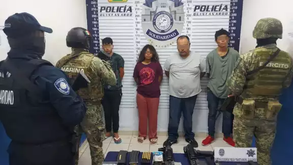 La Policía Quintana Roo detuvo a cuatro personas por posesión de drogas y armas de fuego La Policía Quintana Roo detuvo a cuatro personas por posesión de drogas y armas de fuego