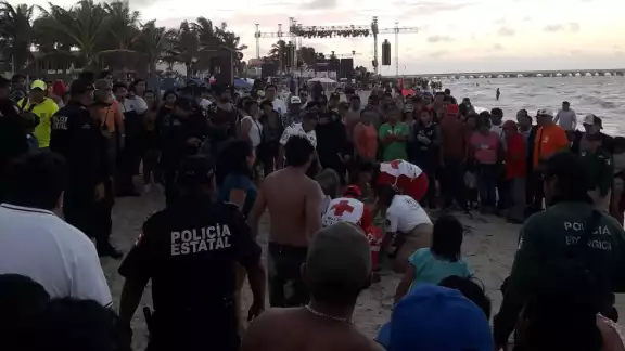 Una mujer y un hombre en estado de ebriedad estuvieron a punto de morir ahogados en Progreso