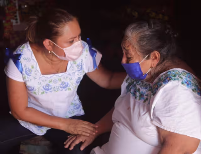 La candidata del PAN visitó a los adultos mayores de la localidad