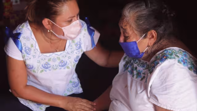 La candidata del PAN visitó a los adultos mayores de la localidad